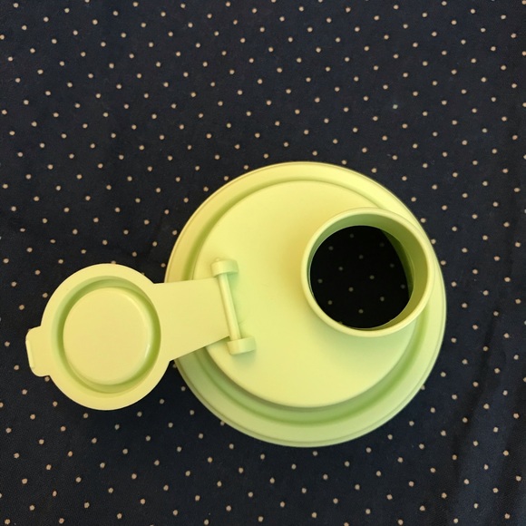 Tupperware Mini Quick Shake Container Rare Lime - Picture 3 of 5